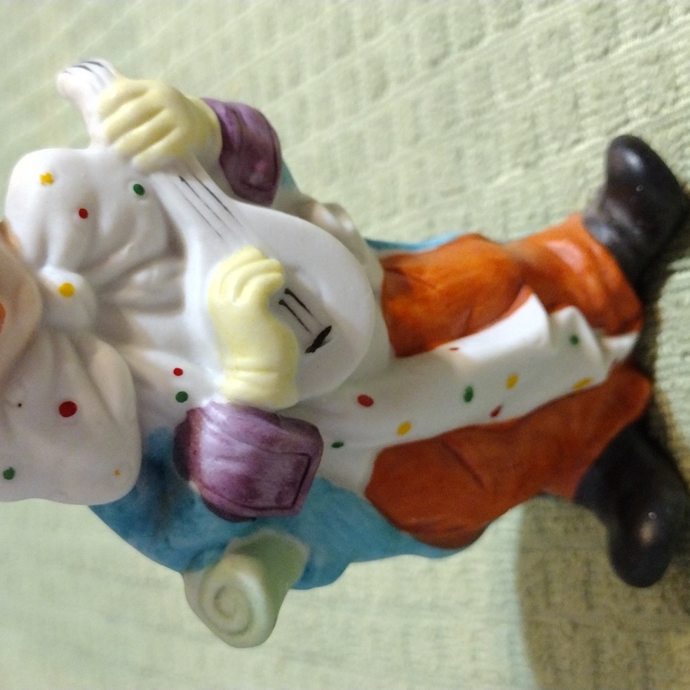 Vintage Ucgc, Circus clown with guitar porcelain figurine. - Picture 3 of 5